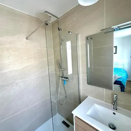 Apartment For 2 People, Terrace, Air Conditioning, Wifi *